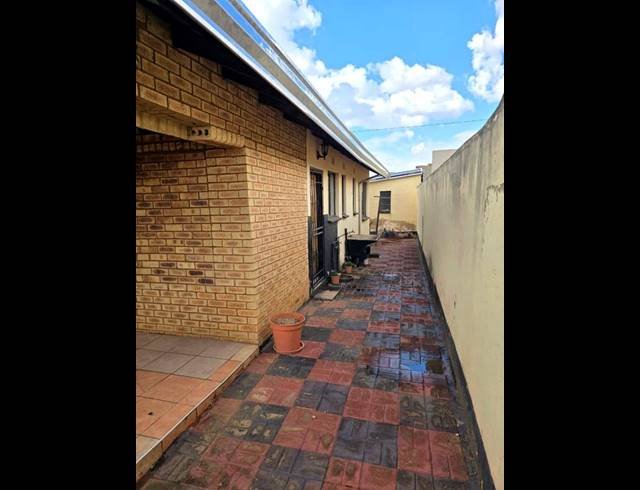 3 BEDROOM HOUSE FOR SALE IN PROTEA GLEN